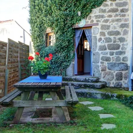 Venkovský dům Maison Authentique 19e Siecle Avec Jardin Et Animaux Acceptes